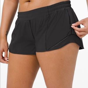 lululemon Hotty Hot Low Rise lined shorts 2.5”